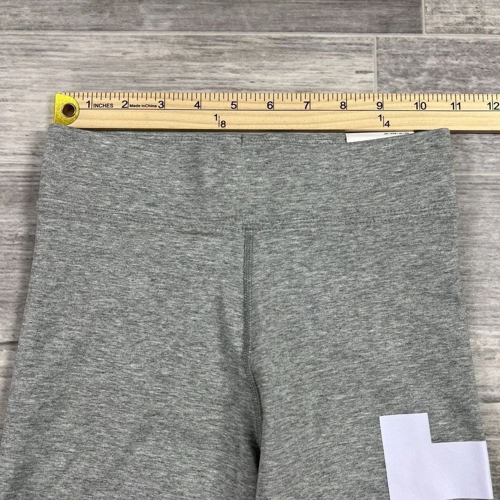 Nike Size XS Women's Sportswear High-Waisted Tight Fit‎ Gray Leggings CZ8534-063